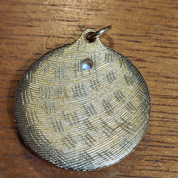 Vintage Round Gold Tone Photo Frame Pendant Charm Necklace - Picture 10 of 14